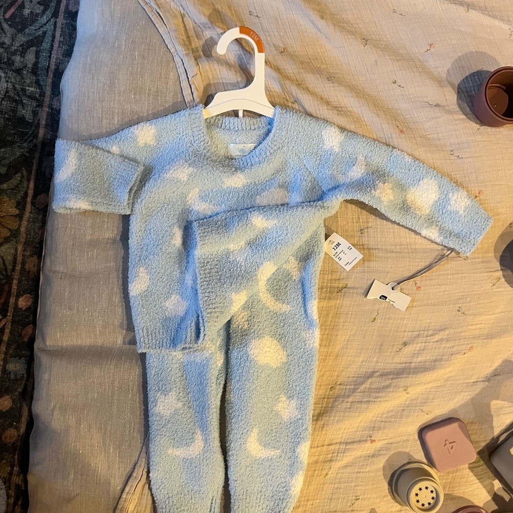 8 item Baby Clothes Bundle (boy) - Carter's and other brands - 6 - 12 months